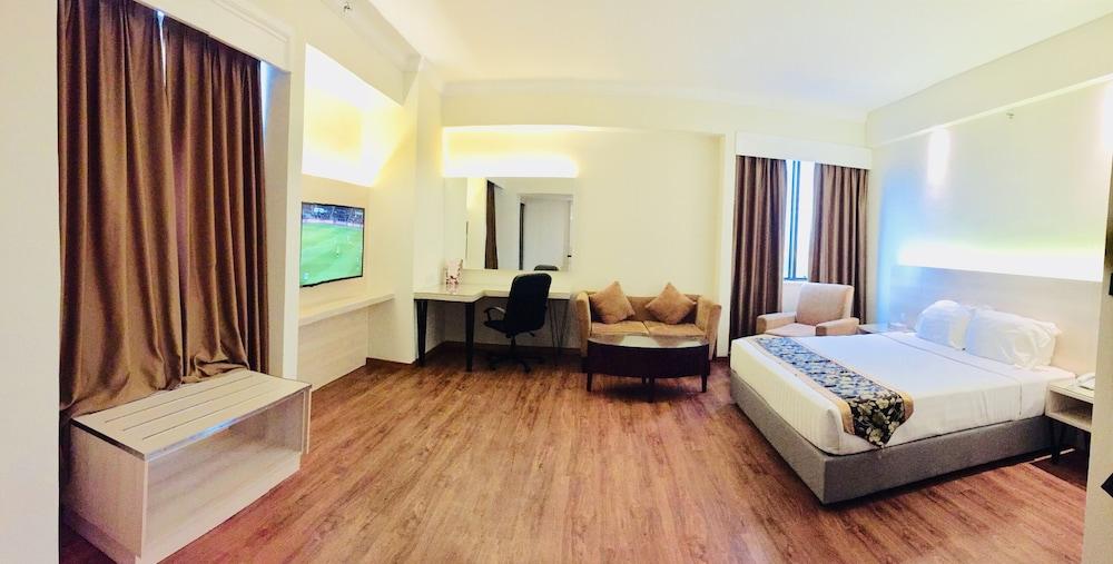 Crystal Crown Hotel Jb Johor Bahru Exterior photo