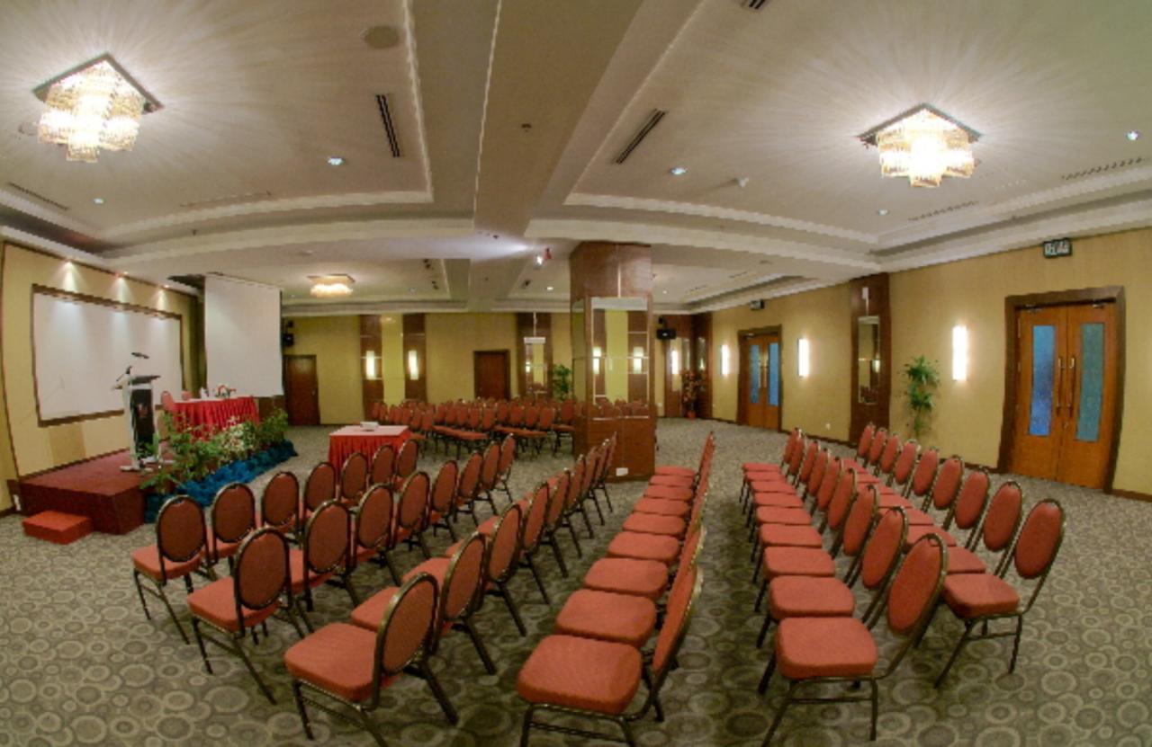 Crystal Crown Hotel Jb Johor Bahru Exterior photo