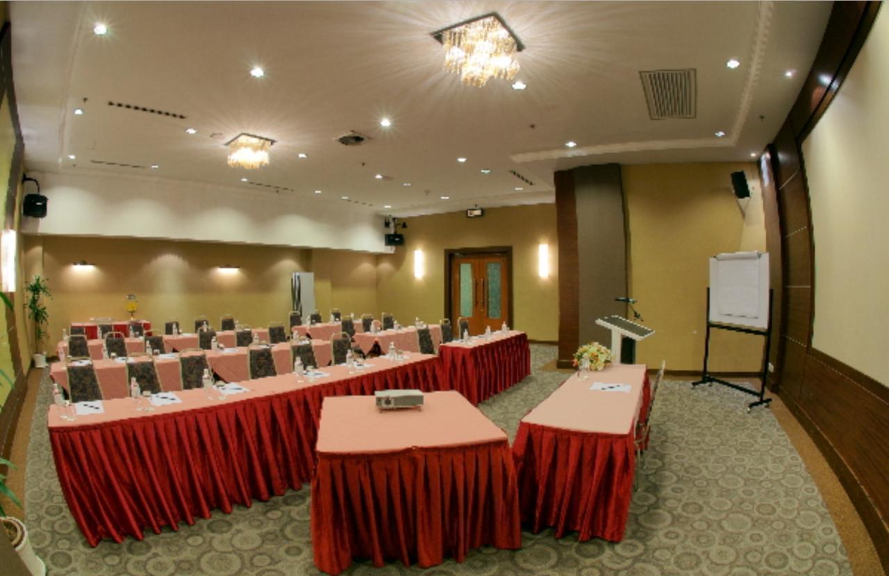 Crystal Crown Hotel Jb Johor Bahru Exterior photo