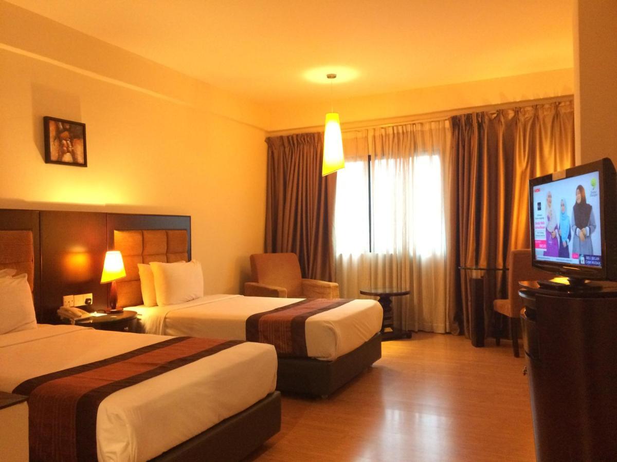Crystal Crown Hotel Jb Johor Bahru Exterior photo